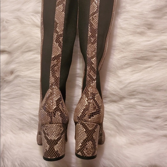 NWOT Donald Pliner Snakeprint Boots - Picture 3 of 3